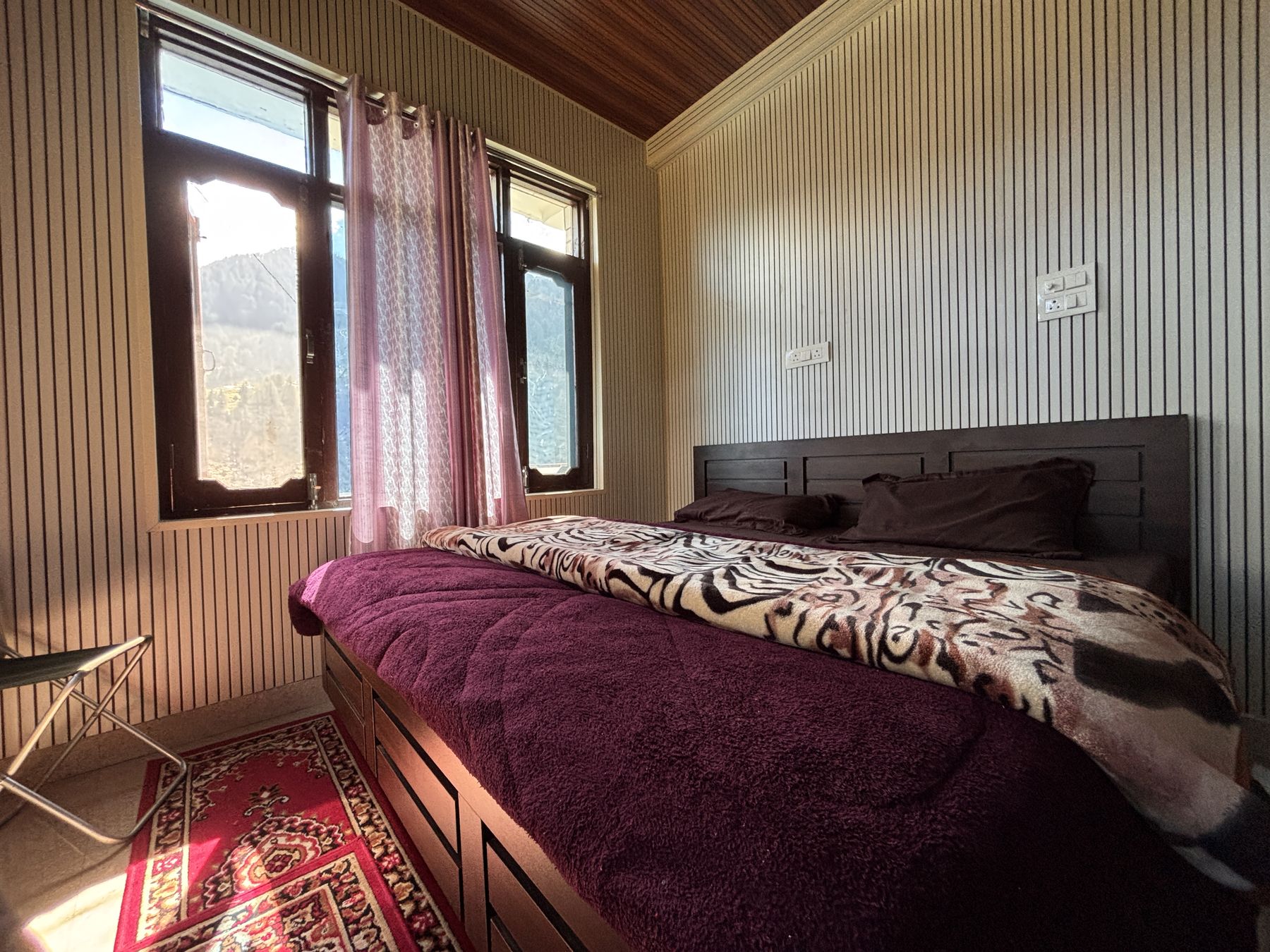 Corner room with windows on two sides